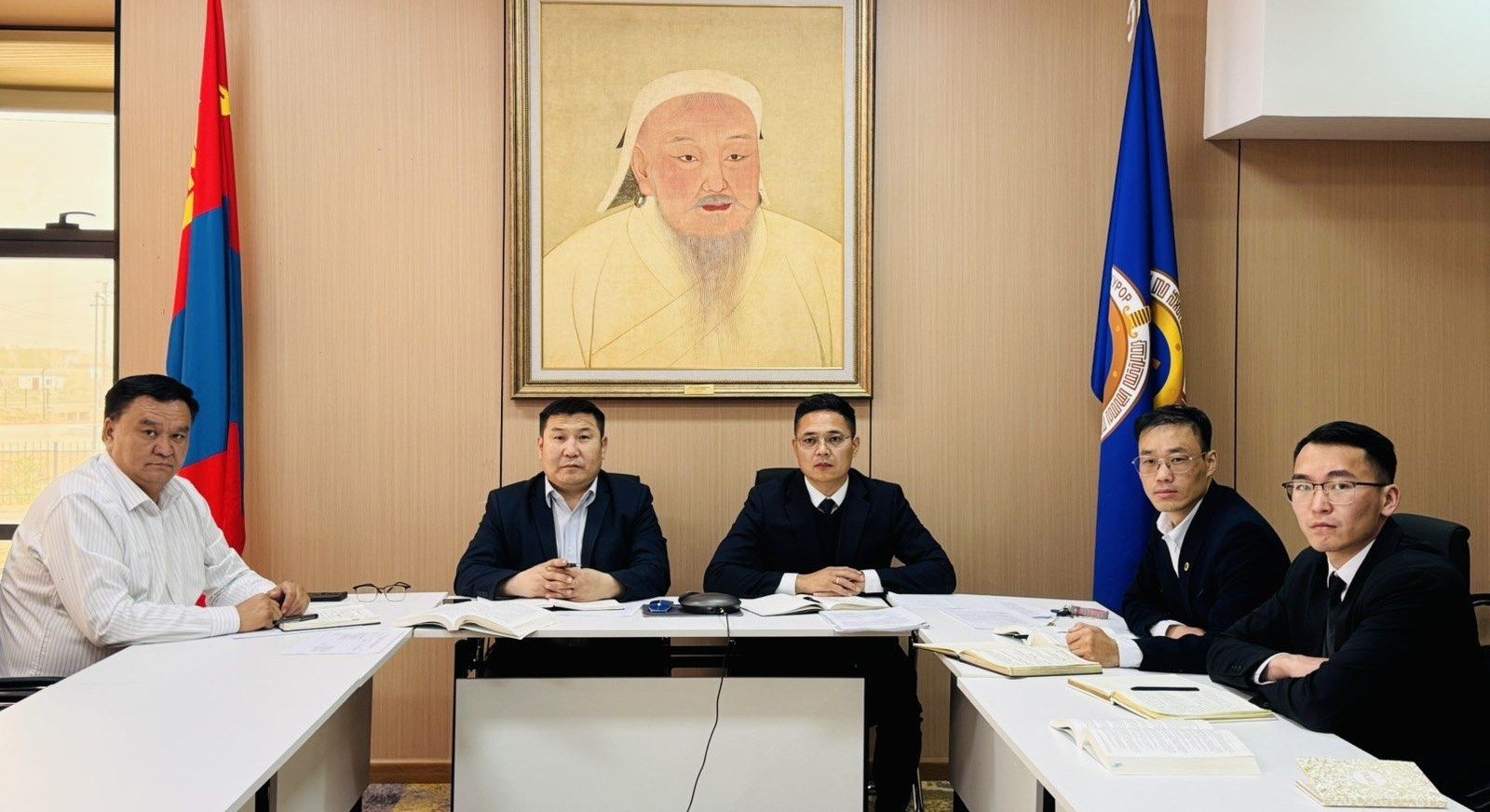 ХҮНИЙ ЭРХИЙГ ХАМГААЛАХАД АНХААРАХ АСУУДЛАА ЦАХИМ ХЭЛЭЛЦҮҮЛЭГ ЗОХИОН БАЙГУУЛЛАА